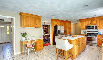 235 Holly Hills Ln, North Kingstown, RI 02874