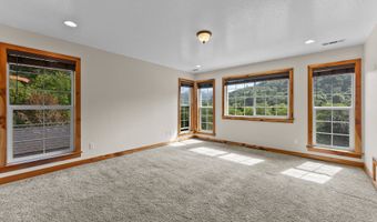 16711 Thompson Rd, Brookings, OR 97415