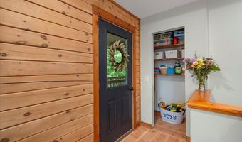 46 Log Cabin Dr, Cambridge, VT 05465