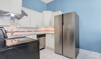 17 E 33rd St, Savannah, GA 31401