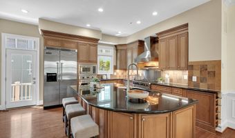 1818 POTOMAC GREENS Dr, Alexandria, VA 22314