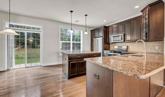 10 Putnam Ln 10, Danbury, CT 06810