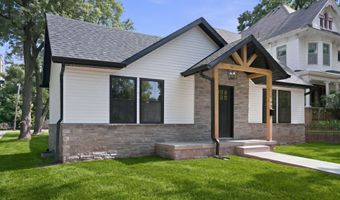 309 W Locust St, Aurora, MO 65605