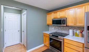 2321 Sundown Dr, Ames, IA 50014
