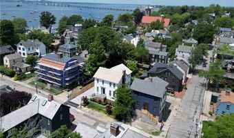 75 Bridge St, Newport, RI 02840