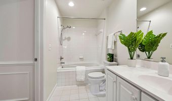 1320 N WAYNE St N 405, Arlington, VA 22201