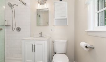 31 Wildwood Dr, Branford, CT 06405