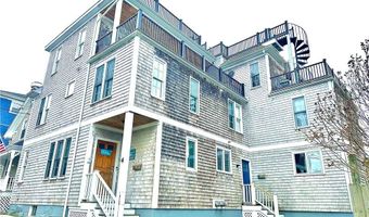 4 Goodwin St 1, Newport, RI 02840