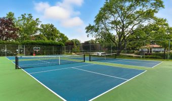 1207 S Old Wilke Rd 303, Arlington Heights, IL 60005