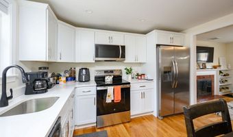 1065 Bedford St, Abington, MA 02351