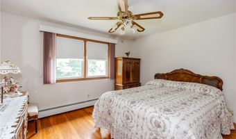 3 Ostend St, Johnston, RI 02919