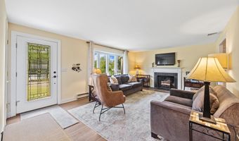 20 Club Ln, Cheshire, CT 06410