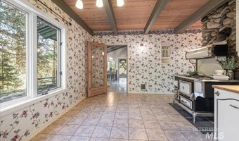 9734 Moore Dr, Cascade, ID 83611