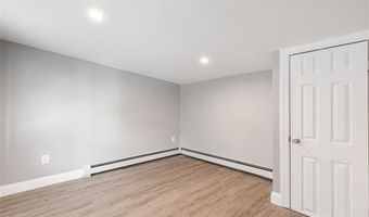 90 Huron St, Warwick, RI 02889
