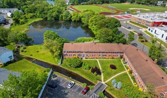 200 Merrick Rd R, Amityville, NY 11701