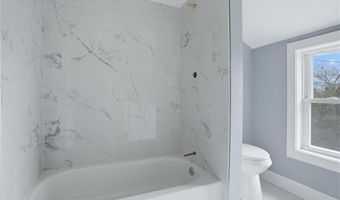 188 Greene Ln, Middletown, RI 02842
