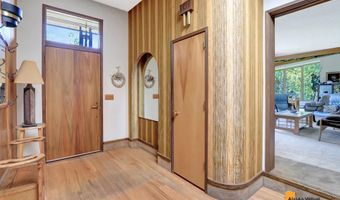 8210 Sundi Dr, Anchorage, AK 99502