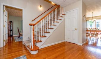33 Oak Hill Dr, Johnston, RI 02919