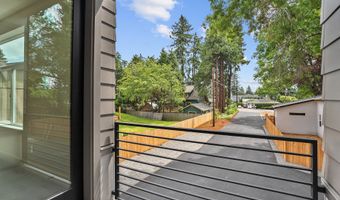 5069 SE KING Rd B, Milwaukie, OR 97222