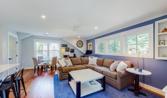 5 Hampden St, Barrington, RI 02806