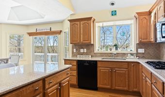 232 Griffiths Pond Rd, Brewster, MA 02631