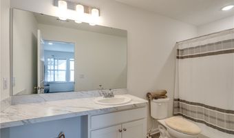 677 Crossings Ln, Akron, OH 44320