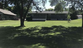 821 Country Club Dr, Akron, IA 51001