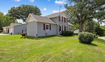 701 E 1st St, Anamosa, IA 52205