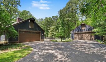 385 Greentree Ln NE, Ada, MI 49301