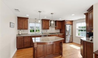 336 Dover Ave, East Providence, RI 02914
