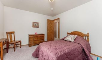412 E Meadowlark Cir, Brandon, SD 57005