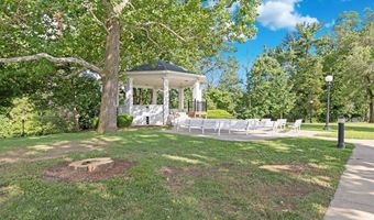 711 Riverview Dr, Alton, IL 62002