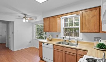 8223 TREEBROOKE Ln, Alexandria, VA 22308