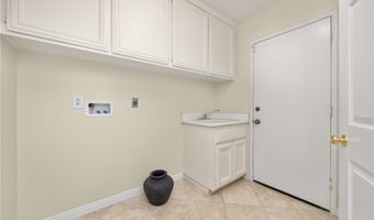 405 S Laureltree Dr, Anaheim, CA 92808