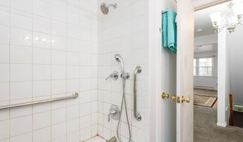 280 E Main St APT E6, Clinton, CT 06413