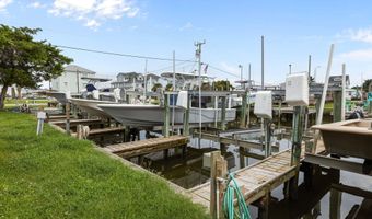 319 Old Causeway Rd, Atlantic Beach, NC 28512