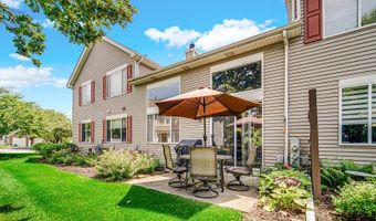 6 Waverly Ct, Algonquin, IL 60102