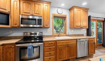 201 S 5th Ave, Brandon, SD 57005