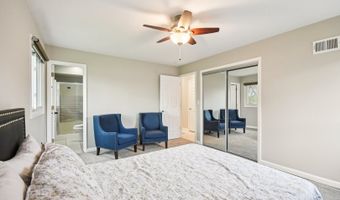 941 W Army Trail Blvd, Addison, IL 60101