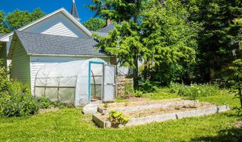 21 Elm St, Belfast, ME 04915