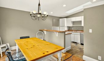 767 Twin Pines Cir, Ashland, OR 97520