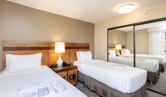 2470 Kalakaua Ave 704, Honolulu, HI 96815