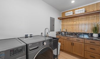 64 LEIMAMO St, Hilo, HI 96720