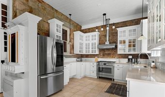 3 Hazard Ave, Newport, RI 02840