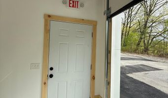 9 Hutchins St, Auburn, ME 04210