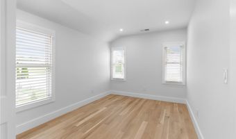 76 Warren Ave, Middletown, RI 02842