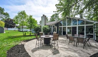 150 Greenbriar Dr, Aurora, OH 44202