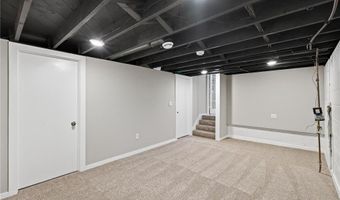 907 40th Ln, Anoka, MN 55303