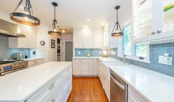 15 Tanglewood Dr, Andover, NJ 07848