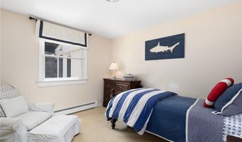 8 SCHOOL HOUSE Rd, Narragansett, RI 02882